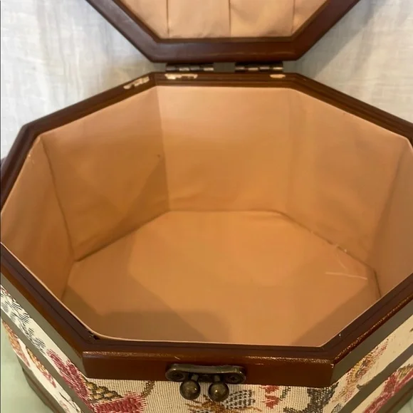 Floral/butterfly tapestry Octagonal Storage Box with Handle -sewing box - Picture 4 of 4
